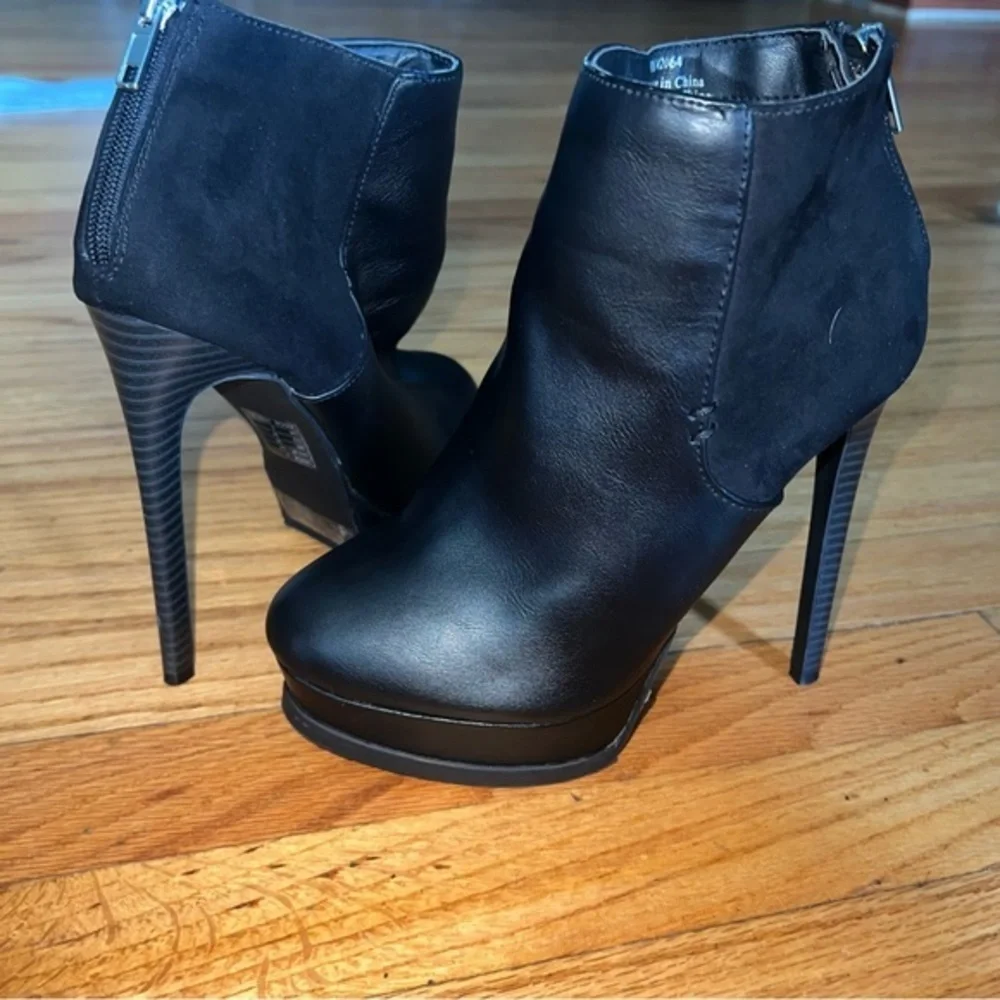 NWOT platform stiletto booties with zipper back